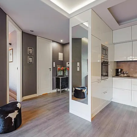 La Bagatelle By Baltica + Parking